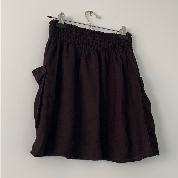 H&M black patch pocket mid thigh skirt - Picture 2 of 2